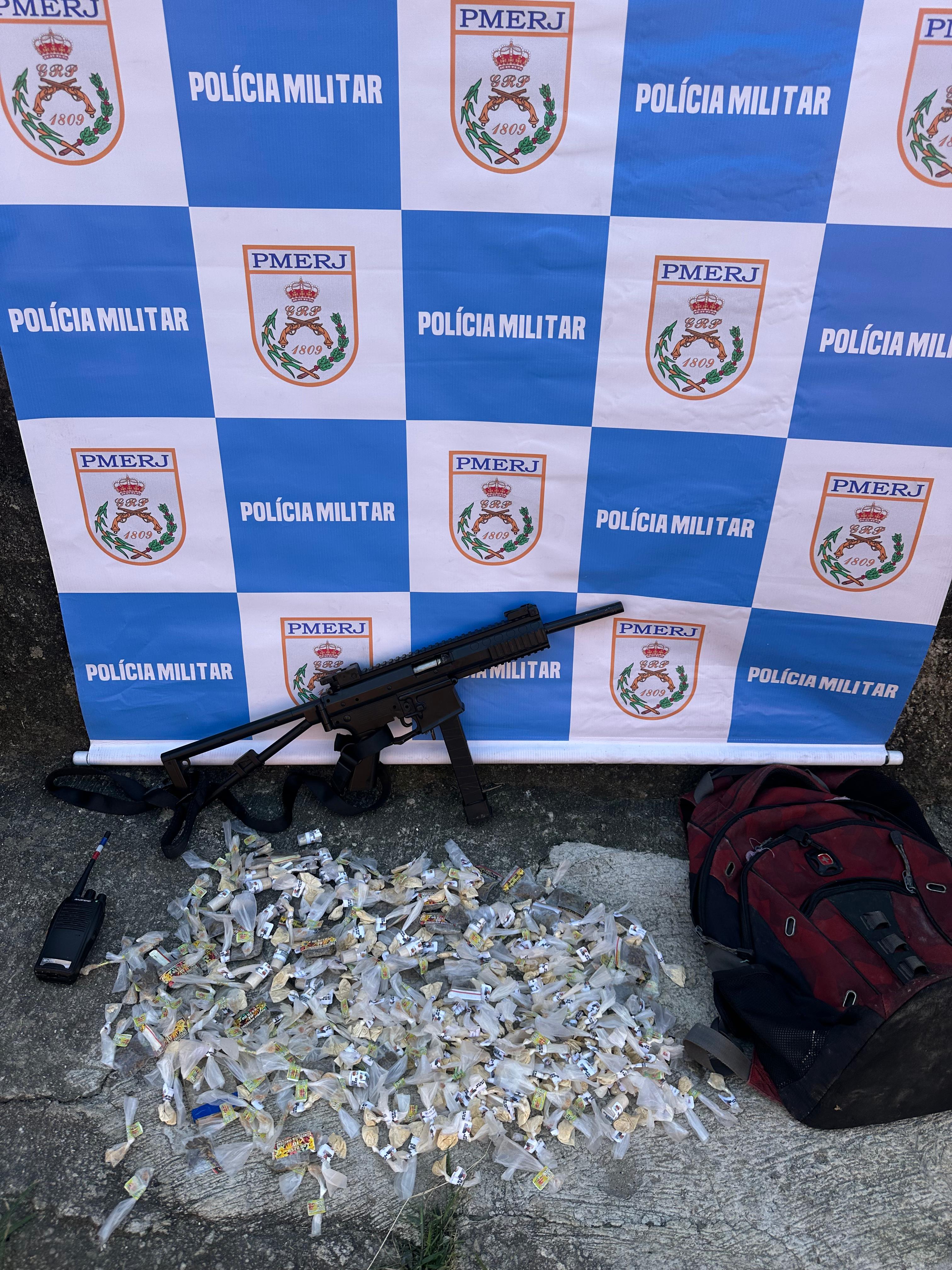 20º BPM apreende mochila com drogas e arma na Comunidade Alto Uruguai